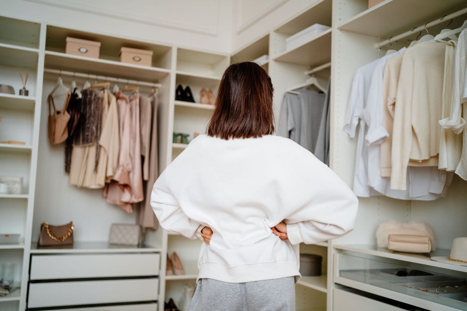 Why Minimalism Is Good for Both Your Closet and Your Wallet